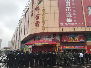 郁金香为望城坡志愿巡防大队捐赠巡逻车，开启了车巡时代！